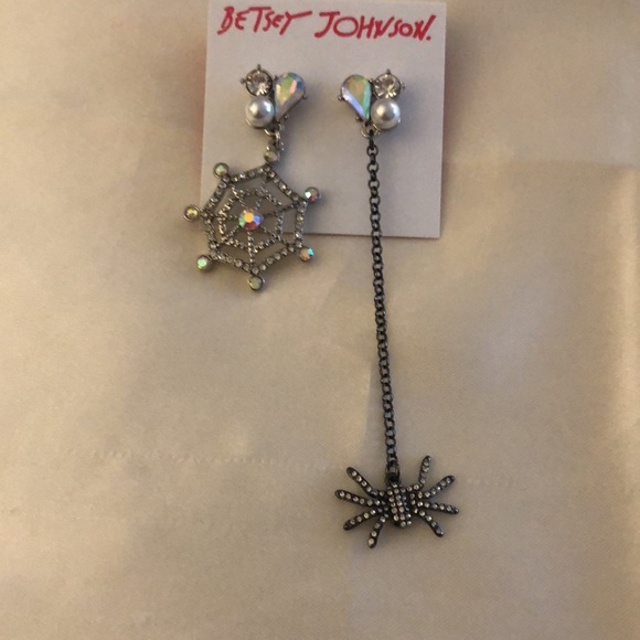 Betsey Johnson Silver Tone Spider & Spider Web Mismatch Drop Earrings NWT - Picture 9 of 11